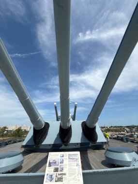 WILMINGTON, NC - 19 Nisan 2025 'te Wilmington, Kuzey Carolina' da görülen USS North Carolina.