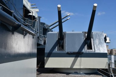 WILMINGTON, NC - 19 Nisan 2025 'te Wilmington, Kuzey Carolina' da görülen USS North Carolina.