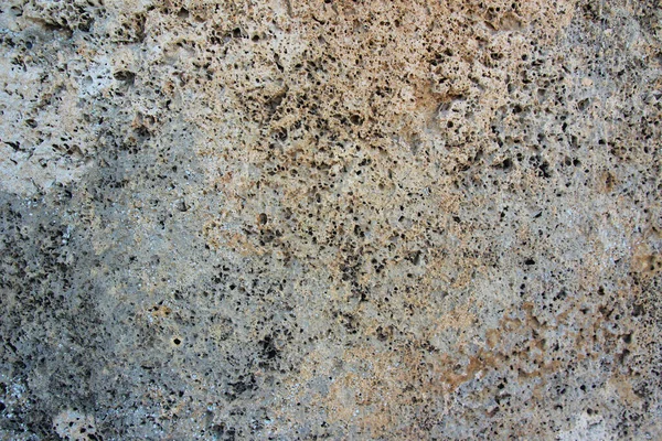 arkaplan, taştan yontulmuş bir bloktan sıçrama ve gri ve kahverengi çizgilerle yaşlandırılmış.