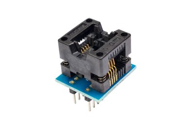 beyaz arka plan üzerinde izole mikro devreler için geçiş soketi