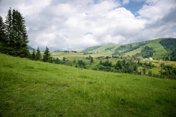 Krajobraz w Karpatach — Zdjęcie stockowe