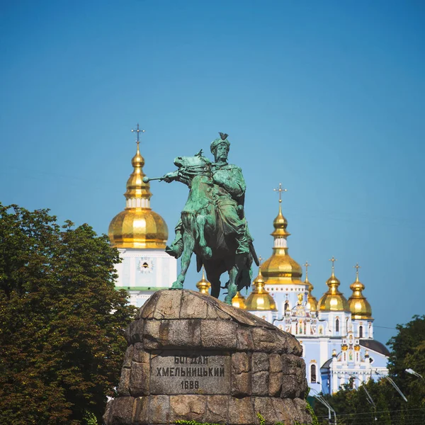 El monumento de Bohdan Khmelnytsky —  Fotos de Stock