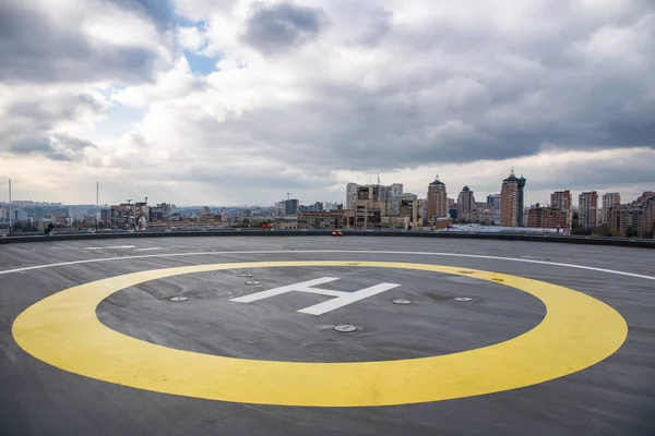 Hubschrauberlandeplatz Auf Dem Gebäude — Stockfoto