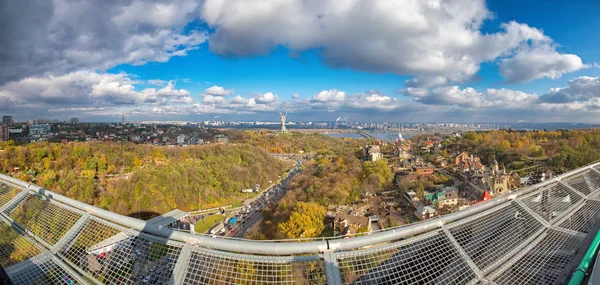 Visa från höjderna av Kiev — Stockfoto