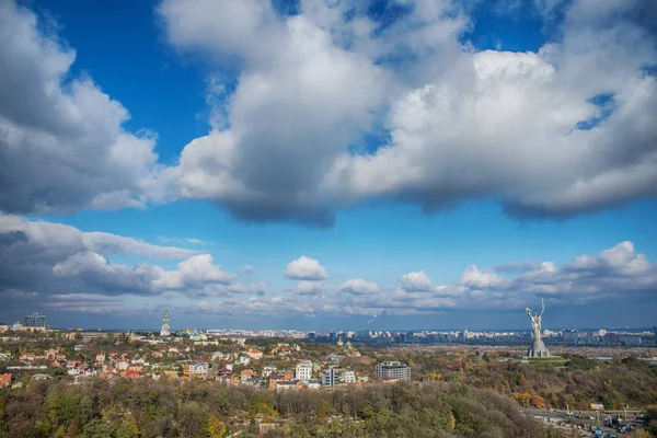 Visa från höjderna av Kiev — Stockfoto