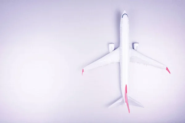 Uçak üzerinde gri bir arka plan — Stok fotoğraf