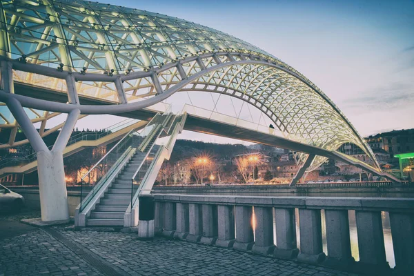 Die Brücke des Friedens in Tiflis — Stockfoto