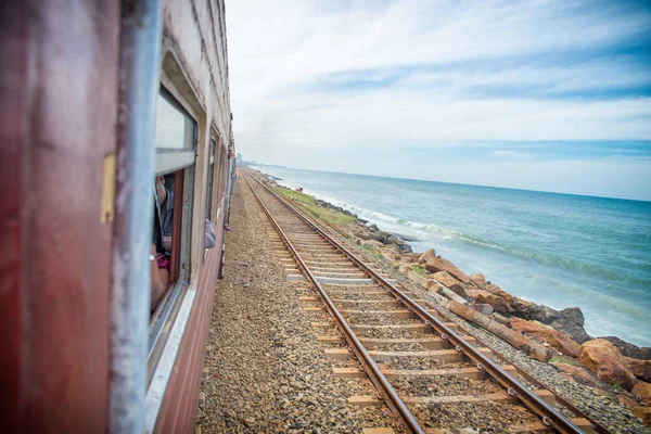 Vagão velho perto do oceano — Fotografia de Stock