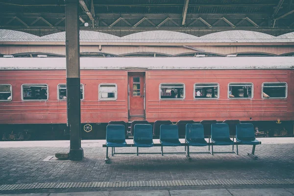 Vecchio treno rosso — Foto Stock