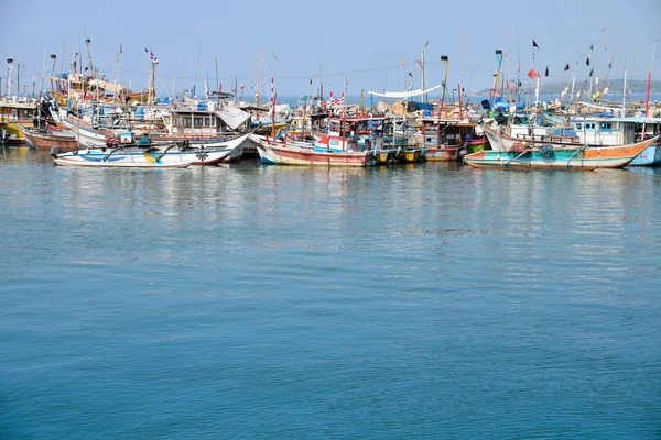 Barcos de pesca coloridos —  Fotos de Stock