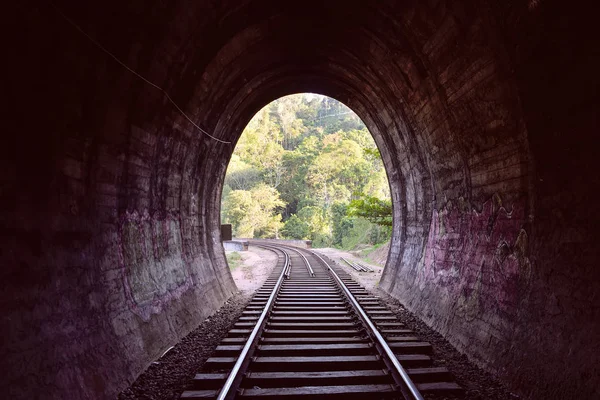 Sorte de tunnel sombre — Photo