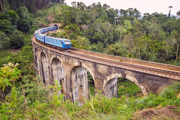 Die Brücke mit neun Bögen — Stockfoto