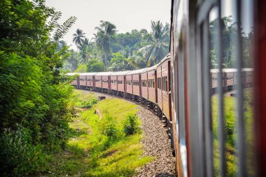 Eski tren küçük yük arabalar