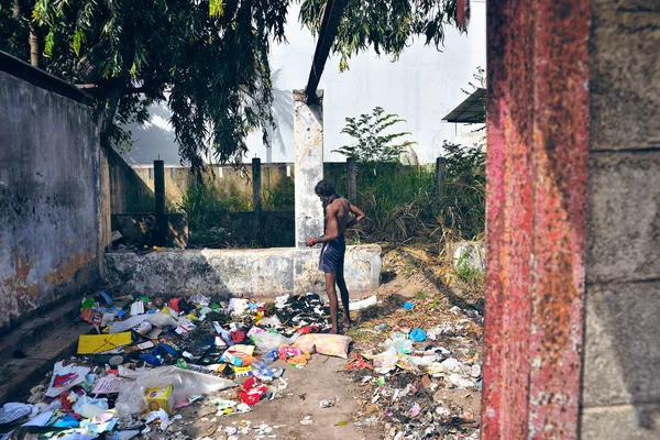 Matara Sri Lanka Janeiro 2017 Vagabundas Lixo — Fotografia de Stock