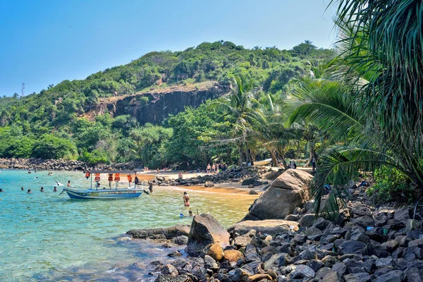 Wild beach on the ocean — Stock Photo, Image