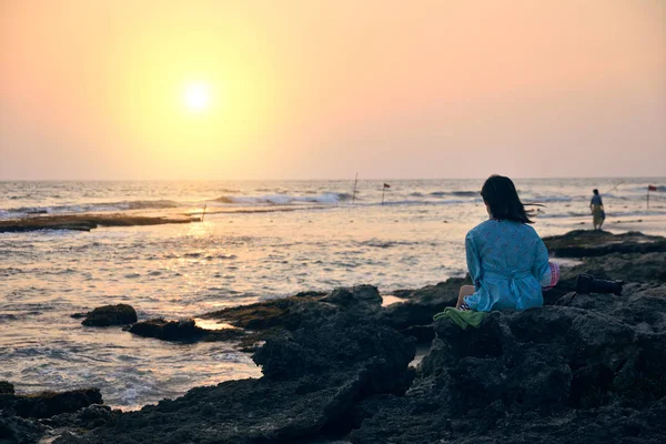 Woman on the beach — Stock Photo, Image