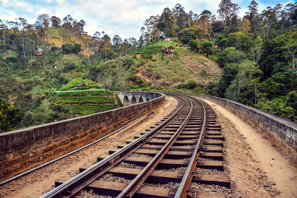 Die Brücke mit neun Bögen — Stockfoto