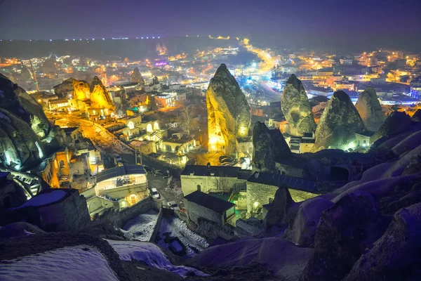 Paisaje urbano nocturno Goreme —  Fotos de Stock