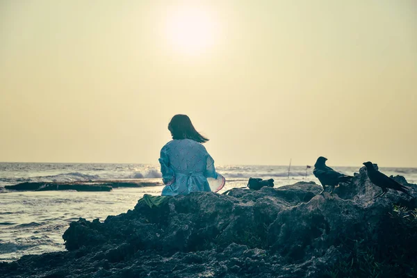 Woman on the beach — Stock Photo, Image