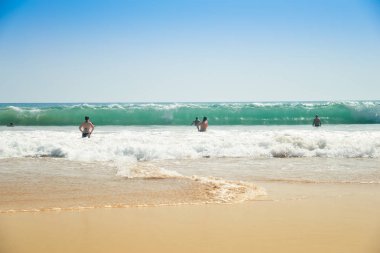 Okyanusu güzel dalga