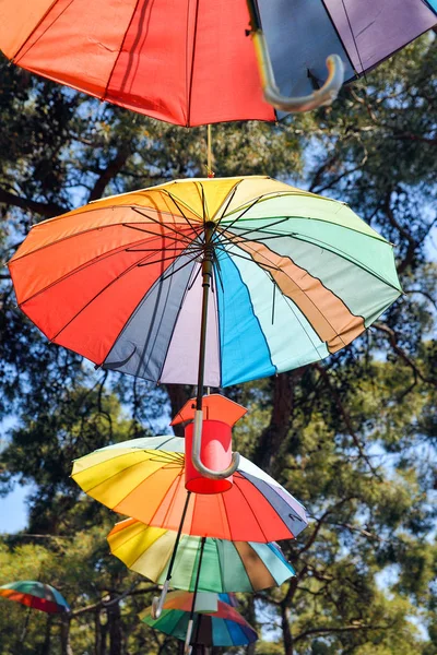 Sonnenschirme im Park — Stockfoto