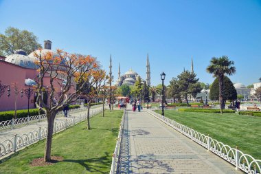 Sultan Ahmed Camii veya Sultanahmet Camii İstanbul ' da bulunan tarihi cami olduğunu.