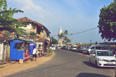 Sahilde eski deniz feneri