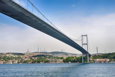 Boğaziçi Köprüsü Istanbul'da iki banka bağlanır