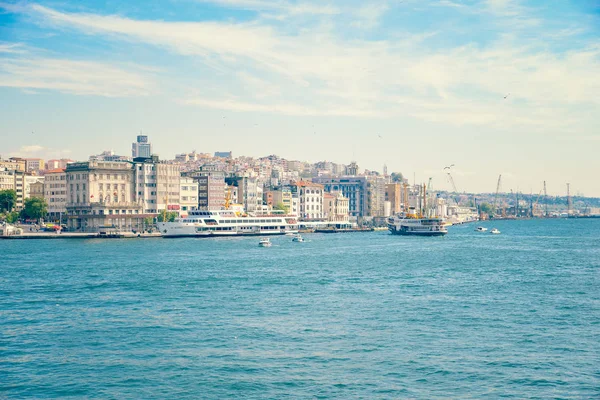 Krásný výhled na Istanbul, město na šířku. — Stock fotografie