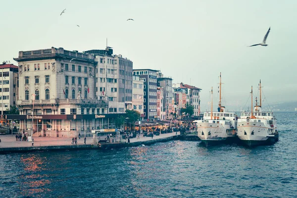 Krásný výhled na Istanbul, město na šířku. — Stock fotografie