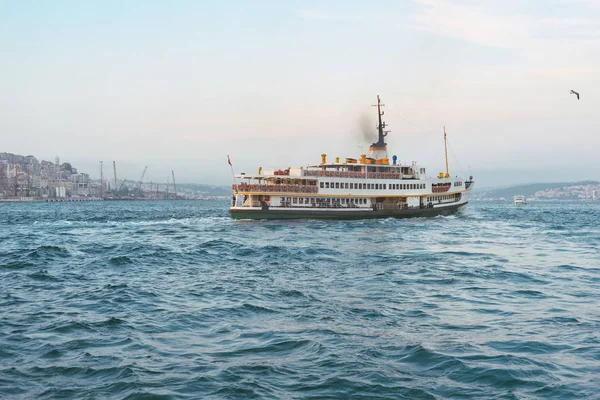 Ship in the Bosphorus — Stock Photo, Image