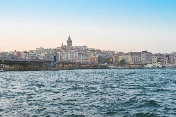 Krásný výhled na Istanbul, město na šířku. — Stock fotografie