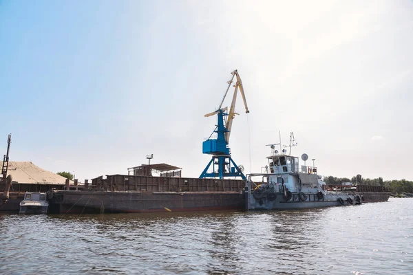 Barge and crane — Stock Photo, Image