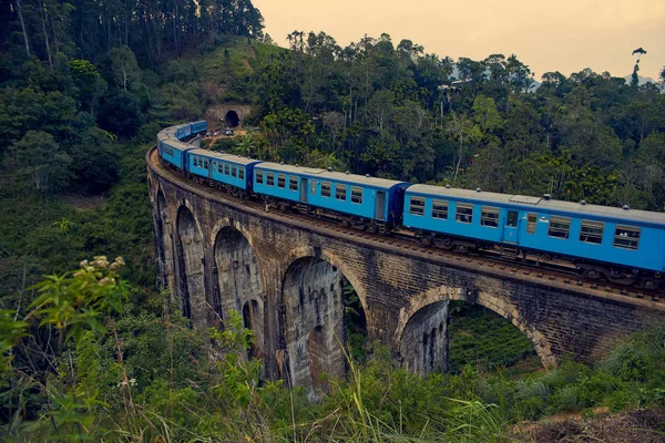 Die Brücke mit neun Bögen — Stockfoto