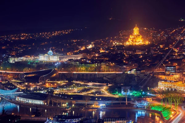 Blick von oben in Tiflis bei Nacht — Stockfoto