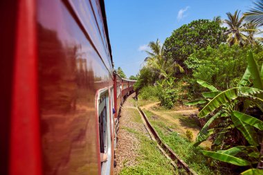 Eski tren küçük yük arabalar