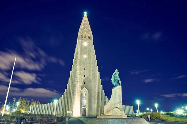 아이슬란드의 레이캬비크에 있는 할 그 람 스키 스카 교회. — 스톡 사진