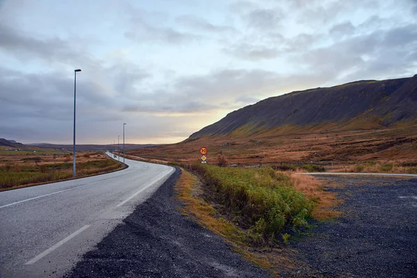 Asphalt road in Iceland — Stock Photo, Image
