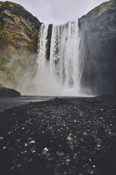Красивый водопад Скогафосс — стоковое фото