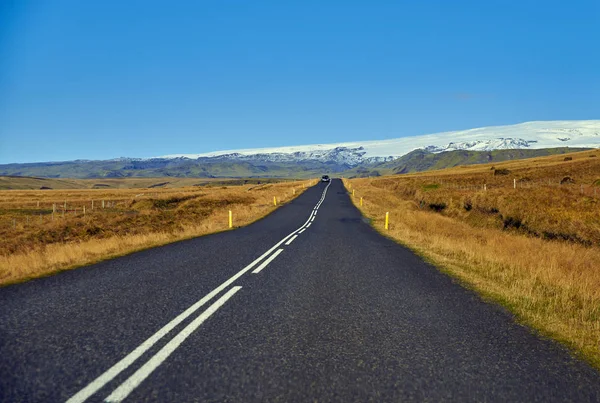 İzlanda'da asfalt yol — Stok fotoğraf