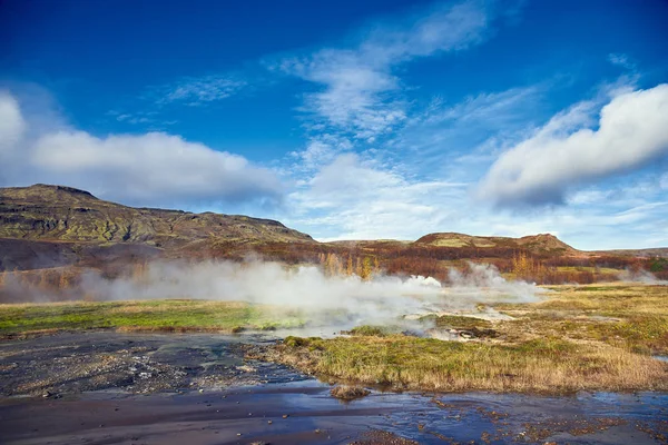 Gejsers w Islandii jesienią — Zdjęcie stockowe