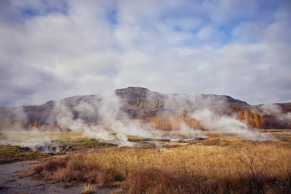 Гейзери в Ісландії восени — стокове фото