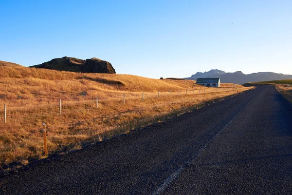 İzlanda'da asfalt yol — Stok fotoğraf