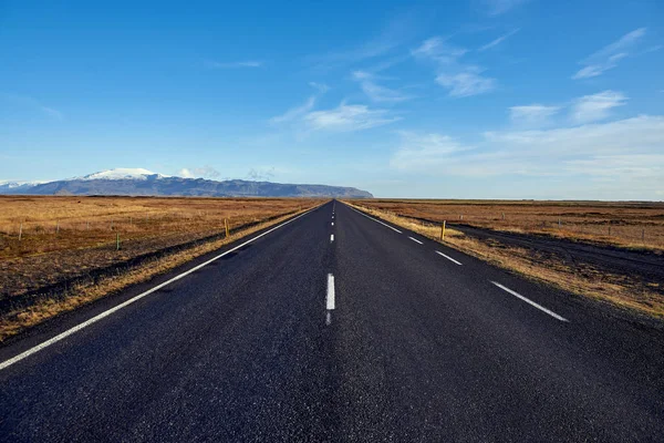 Strada asfaltata in Islanda — Foto Stock