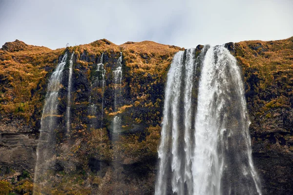 Красивый водопад Seljalandsfoss — стоковое фото