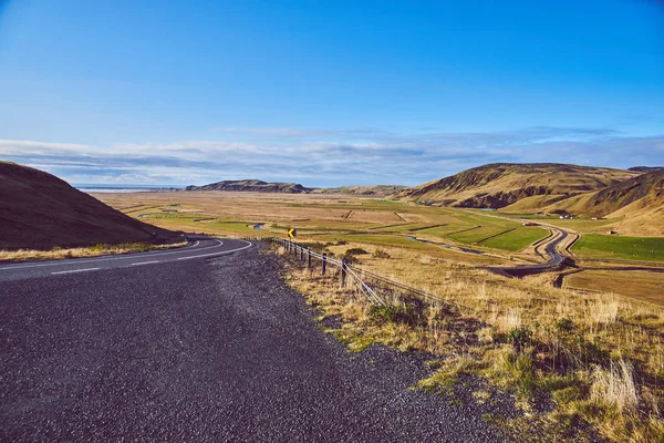 İzlanda'da asfalt yol — Stok fotoğraf