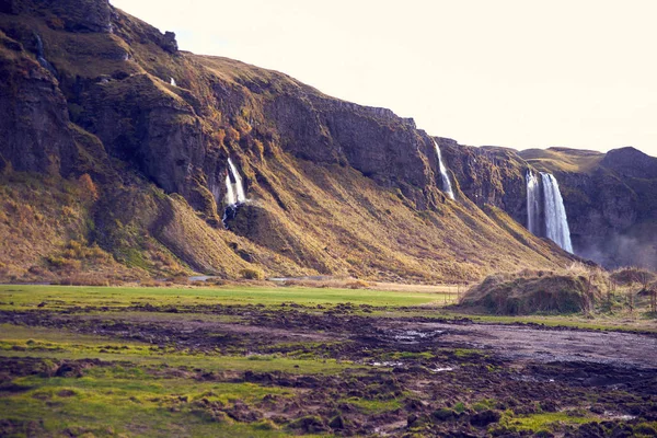 Красивий водоспад Seljalandsfoss — стокове фото
