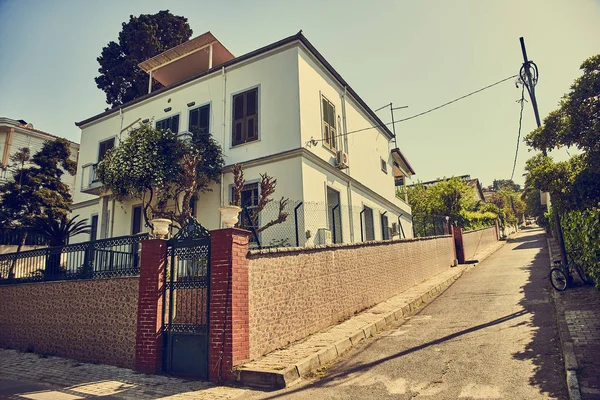 Velha casa de madeira em Istambul — Fotografia de Stock