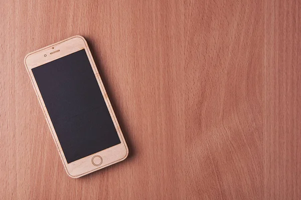Houten smartphone op een houten — Stockfoto