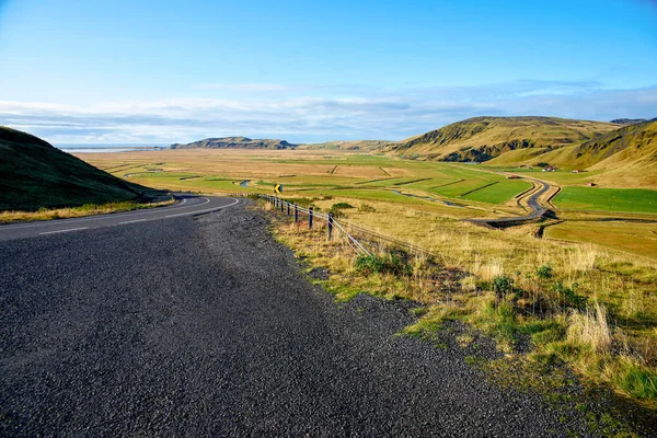 İzlanda'da asfalt yol — Stok fotoğraf